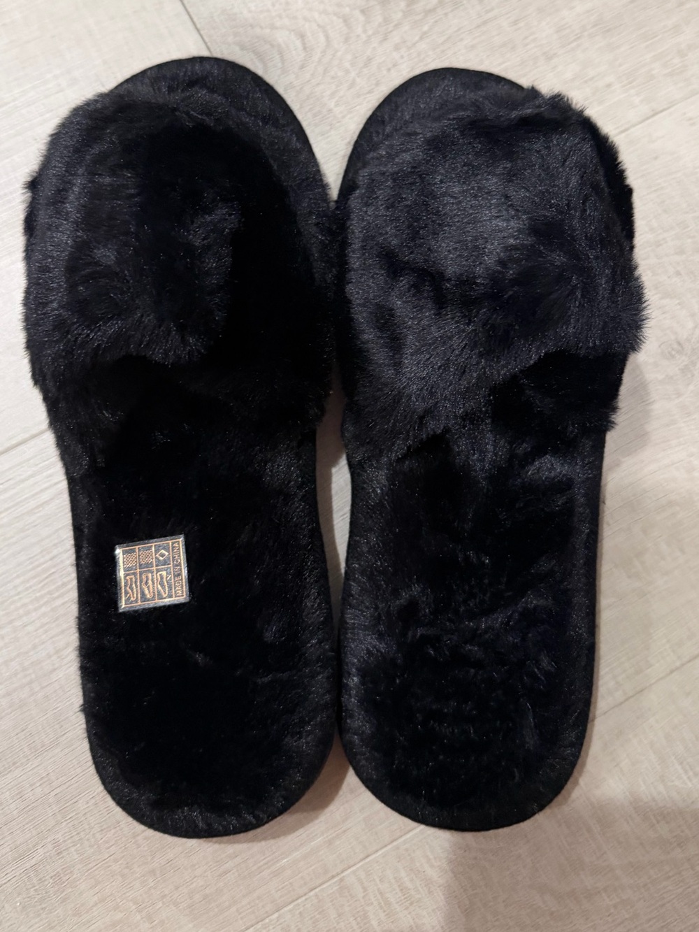 Black Plush Slide Slippers - Women's Cozy Indoor Footwear size L